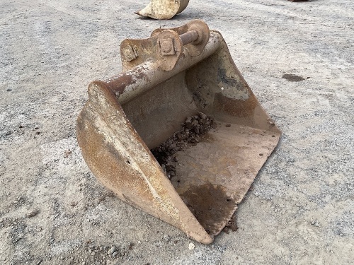 APPROX. 3ft TOOTHLESS DIGGING BUCKET TO SUIT 6-8 TON EXCAVATOR