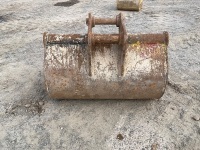 APPROX. 3ft TOOTHLESS DIGGING BUCKET TO SUIT 6-8 TON EXCAVATOR - 6
