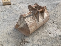 APPROX. 3ft TOOTHLESS DIGGING BUCKET TO SUIT 6-8 TON EXCAVATOR - 7