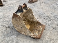 APPROX. 2ft TOOTHLESS DIGGING BUCKET TO SUIT 6-8 TON EXCAVATOR