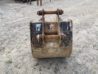 APPROX. 2ft TOOTHLESS DIGGING BUCKET TO SUIT 6-8 TON EXCAVATOR - 6