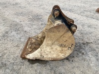 APPROX. 2ft TOOTHLESS DIGGING BUCKET TO SUIT 6-8 TON EXCAVATOR - 8