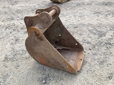 APPROX. 18" TOOTHLESS DIGGING BUCKET TO SUIT 4-6 TON EXCAVATOR