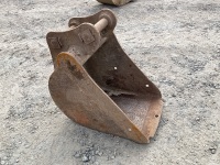 APPROX. 18" TOOTHLESS DIGGING BUCKET TO SUIT 4-6 TON EXCAVATOR