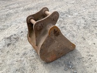 APPROX. 18" TOOTHLESS DIGGING BUCKET TO SUIT 4-6 TON EXCAVATOR - 5