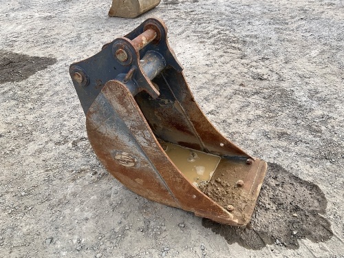 APPROX. 16" STRICKLAND TOOTHLESS DIGGING BUCKET TO SUIT 6-8 TON EXCAVATOR