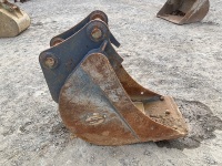 APPROX. 16" STRICKLAND TOOTHLESS DIGGING BUCKET TO SUIT 6-8 TON EXCAVATOR - 4