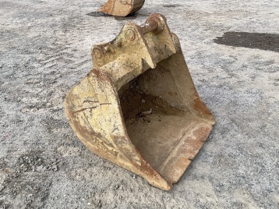 APPROX. 2ft TOOTHLESS DIGGING BUCKET TO SUIT 4-6 TON EXCAVATOR