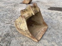 APPROX. 2ft TOOTHLESS DIGGING BUCKET TO SUIT 4-6 TON EXCAVATOR