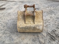 APPROX. 2ft TOOTHLESS DIGGING BUCKET TO SUIT 4-6 TON EXCAVATOR - 6