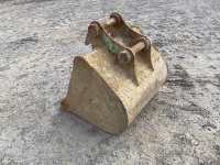 APPROX. 2ft TOOTHLESS DIGGING BUCKET TO SUIT 4-6 TON EXCAVATOR - 7