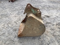 APPROX. 2ft TOOTHLESS DIGGING BUCKET TO SUIT 4-6 TON EXCAVATOR - 8