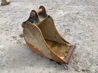 APPROX. 16" TOOTHLESS DIGGING BUCKET TO SUIT 6-8 TON EXCAVATOR