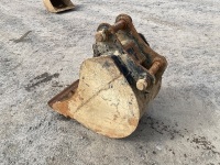 APPROX. 16" TOOTHLESS DIGGING BUCKET TO SUIT 6-8 TON EXCAVATOR - 6
