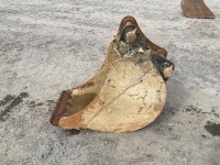 APPROX. 16" TOOTHLESS DIGGING BUCKET TO SUIT 6-8 TON EXCAVATOR - 7