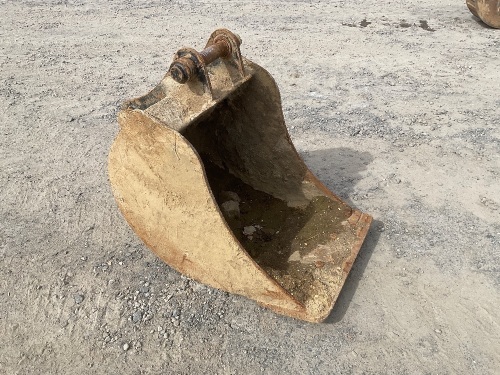 APPROX. 22" TOOTHLESS DIGGING BUCKET TO SUIT 6-8 TON EXCAVATOR