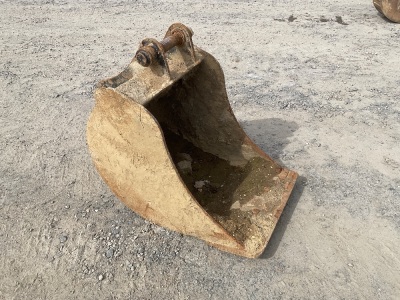 APPROX. 22" TOOTHLESS DIGGING BUCKET TO SUIT 6-8 TON EXCAVATOR