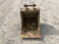 APPROX. 22" TOOTHLESS DIGGING BUCKET TO SUIT 6-8 TON EXCAVATOR - 2