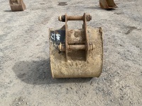 APPROX. 22" TOOTHLESS DIGGING BUCKET TO SUIT 6-8 TON EXCAVATOR - 6