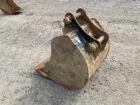 APPROX. 22" TOOTHLESS DIGGING BUCKET TO SUIT 6-8 TON EXCAVATOR - 7