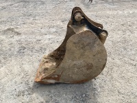 APPROX. 22" TOOTHLESS DIGGING BUCKET TO SUIT 6-8 TON EXCAVATOR - 8