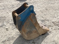 APPROX. 16" STRICKLAND TOOTHLESS DIGGING BUCKET TO SUIT 6-8 TON EXCAVATOR - 5