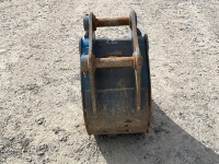 APPROX. 16" STRICKLAND TOOTHLESS DIGGING BUCKET TO SUIT 6-8 TON EXCAVATOR - 6