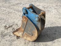 APPROX. 16" STRICKLAND TOOTHLESS DIGGING BUCKET TO SUIT 6-8 TON EXCAVATOR - 7