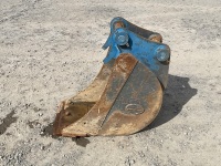 APPROX. 16" STRICKLAND TOOTHLESS DIGGING BUCKET TO SUIT 6-8 TON EXCAVATOR - 8