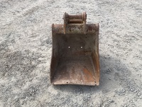 APPROX. 2ft TOOTHLESS DIGGING BUCKET TO SUIT 6-8 TON EXCAVATOR - 2
