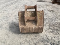 APPROX. 2ft TOOTHLESS DIGGING BUCKET TO SUIT 6-8 TON EXCAVATOR - 6