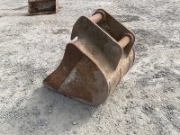 APPROX. 2ft TOOTHLESS DIGGING BUCKET TO SUIT 6-8 TON EXCAVATOR - 7