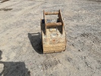 APPROX. 1ft STRICKLAND TOOTHLESS DIGGING BUCKET TO SUIT 2-3 TON EXCAVATOR - 6