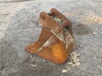 APPROX. 1ft TOOTHLESS DIGGING BUCKET TO SUIT 4-6 TON EXCAVATOR - 7