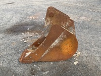 APPROX. 1ft TOOTHLESS DIGGING BUCKET TO SUIT 4-6 TON EXCAVATOR - 8