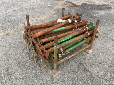 METAL STILLAGE TO INC. APPROX. 30No. 1m ADJUSTABLE ACRO PROPS