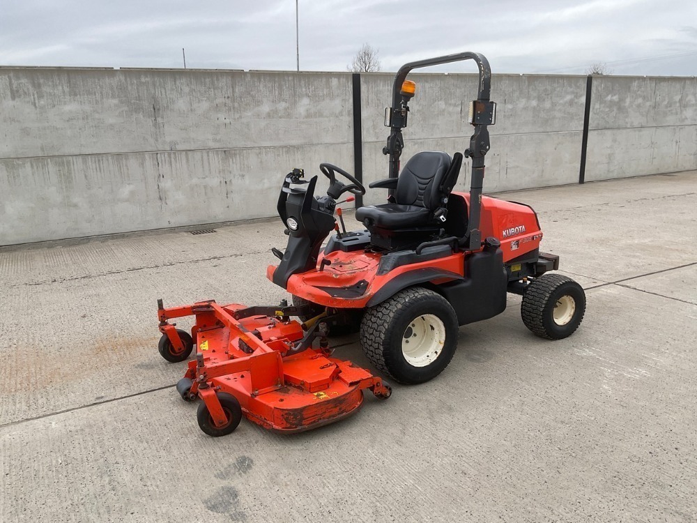 KUBOTA F3090 4WD OUT FRONT DIESEL RIDE ON LAWNMOWER