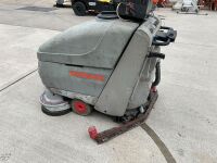 COMMAC BATTERY OPERATED FLOOR CLEANER - 5