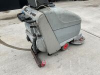 COMMAC BATTERY OPERATED FLOOR CLEANER - 7