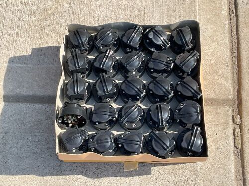 APPROX 25No. UNUSED 7 PIN PLUGS