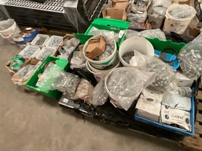 LOT TO INC. ASSORTED CLADDING SCREWS & FITTINGS