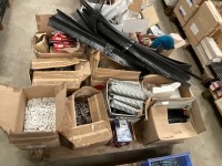 PALLET OF ASSORTED MODESTY BLOCKS, RAIL BRACKETS, ETC