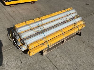 PALLET TO INC. ASSORTED 110v FLUORESCENT LIGHT FITTINGS