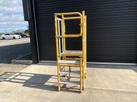 U-GO FOLDABLE PODIUM & BASE - 2