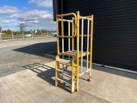 U-GO FOLDABLE PODIUM & BASE - 3