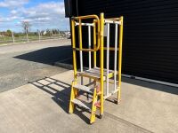 U-GO FOLDABLE PODIUM & BASE - 3