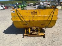 LARGE HYDRAULIC TIPPING SKIP - 6