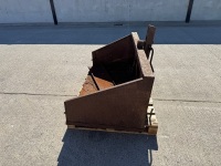 APPROX. 4.6ft LINKBOX - 4