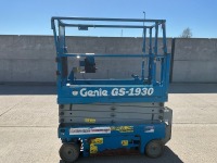 GENIE GS-1930 19FT BATTERY OPERATED SCISSOR LIFT - 2