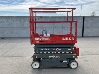 SKYJACK SJIII 3219 19FT BATTERY OPERATED SCISSOR LIFT - 2